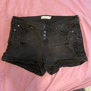 TORRID distressed demin short size 18
